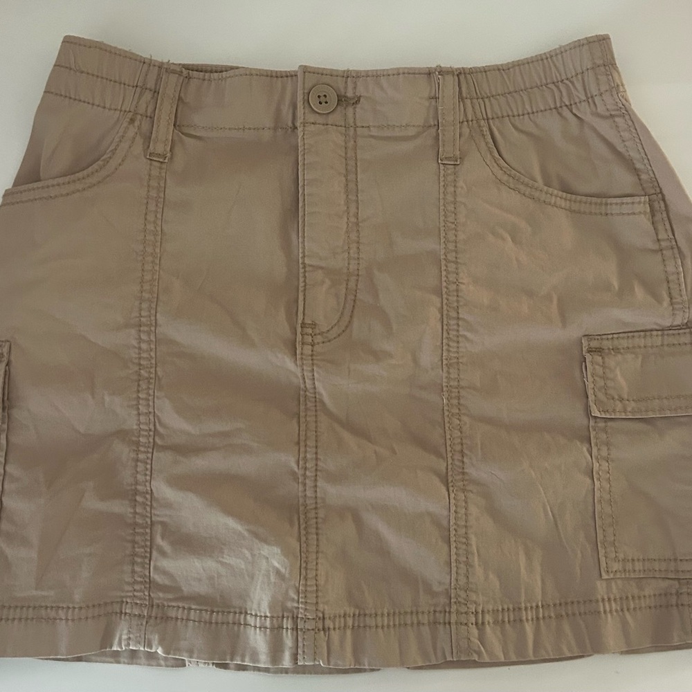 Hollister Beige High-Rise Cargo Skirt (Never Worn)
